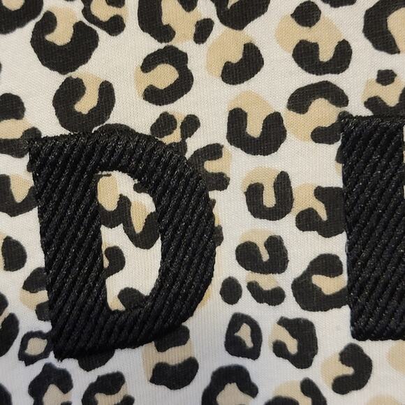 DKNY Leopard Print Top Crew Neck Short Sleeve Casual Athleisure Classic Size M - Picture 7 of 11